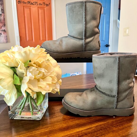 Toddler/Girls/Kids Grey UGG Australia Short Boots Size 1 Retail $130 - Picture 3 of 7